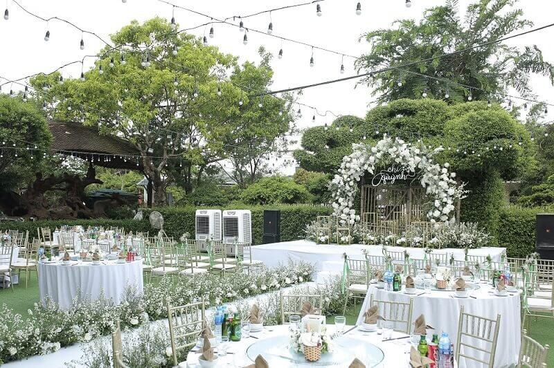Backdrop đám cưới thiên nhiên tone trắng – xanh
