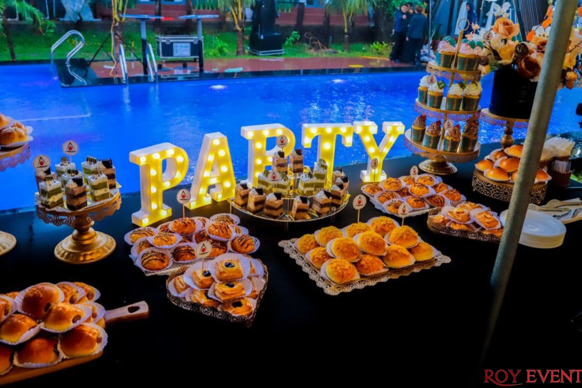 Pool Party là một dạng sự kiện giải trí hoặc tiệc mừng được tổ chức tại hồ bơi hoặc khu vực xung quanh hồ bơi.